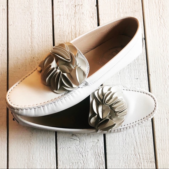Tod's Shoes - RARE Tod’s Gommini Flower Leather Drivers in White